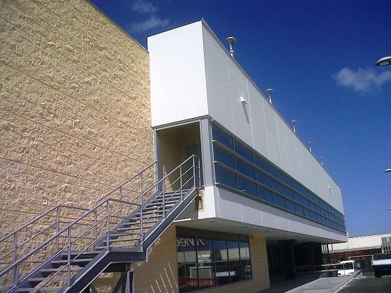 Facciata continua a montanti e traversi