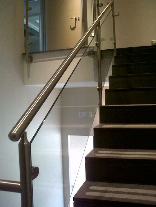 Balaustra in acciaio e vetri